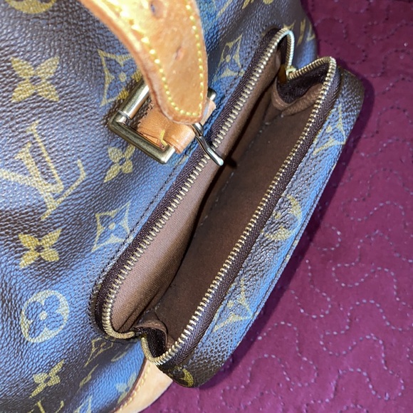 Louis Vuitton Monogram Montsouris PM backpack missing cinch cord - Picture 7 of 9